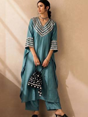 Women Ethnic Motifs Embroidered Regular Thread Work Kurta with Trousers 7