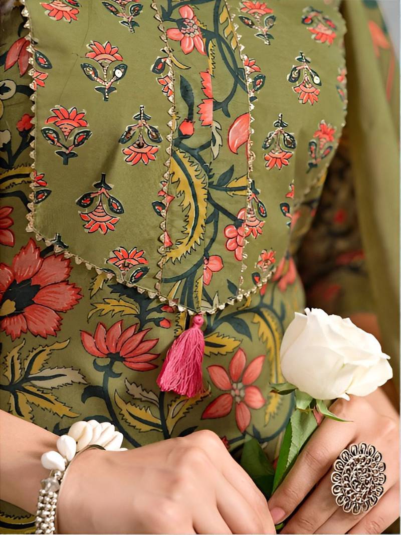 Women Floral Printed Regular Kurta with Trousers & With Dupatta