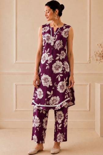 Women Floral Printed Regular Thread Work  Cotton Kurta with Trousers