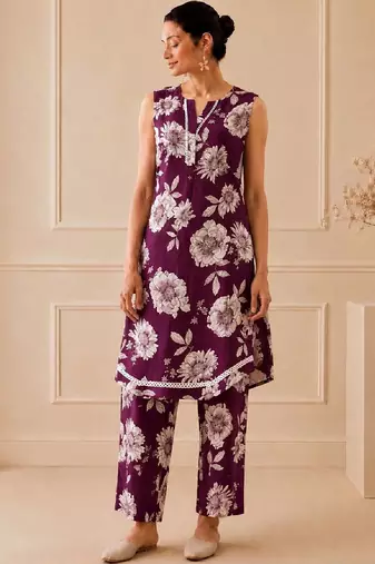 Women Floral Printed Regular Thread Work Pure Cotton Kurta with Trousers