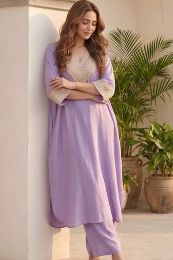 Women Embroidered Regular Thread Work Kurta with Palazzos