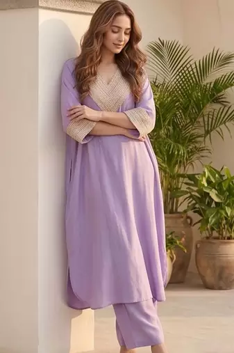 Women Embroidered Regular Thread Work Kurta with Palazzos