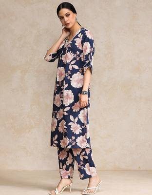 Women Floral Printed Regular  Cotton Kurta with Trousers 3