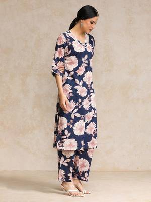 Women Floral Printed Regular  Cotton Kurta with Trousers 4