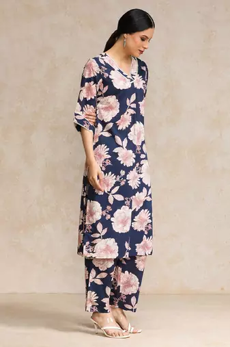 Women Floral Printed Regular  Cotton Kurta with Trousers