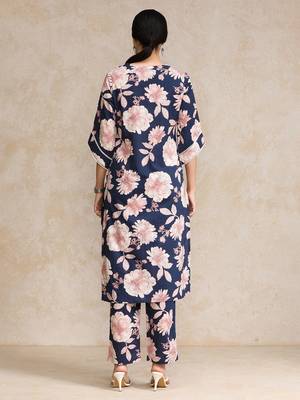 Women Floral Printed Regular  Cotton Kurta with Trousers 5