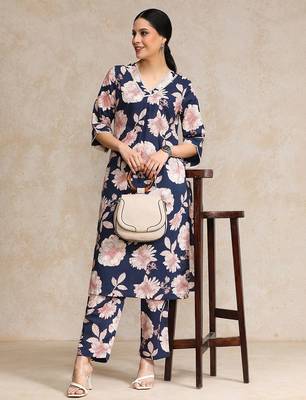 Women Floral Printed Regular  Cotton Kurta with Trousers 6