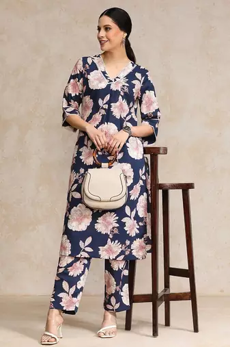 Women Floral Printed Regular  Cotton Kurta with Trousers