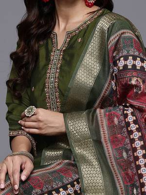 Floral Embroidered Notch Neck Mirror Work Straight Kurta With Trousers & Dupatta 2