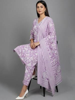 Women Floral Printed Regular  Cotton Kurta with Trousers & With Dupatta 2