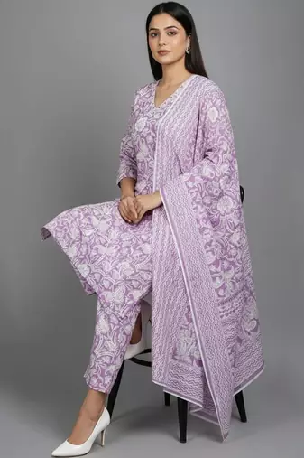Women Floral Printed Regular  Cotton Kurta with Trousers & With Dupatta