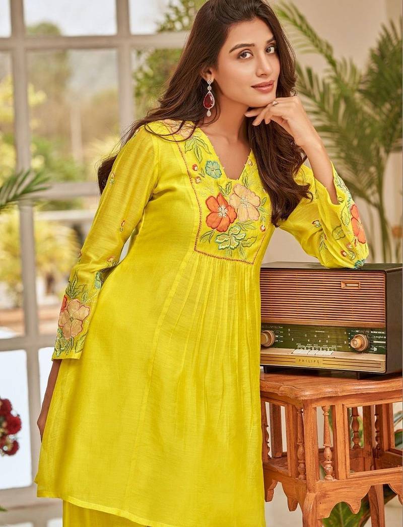 Women Embroidered Regular Thread Work Chanderi Cotton Kurta with Palazzos