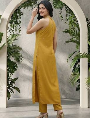 Women Ethnic Motifs Embroidered Regular Thread Work Silk Georgette Kurta with Trousers 4