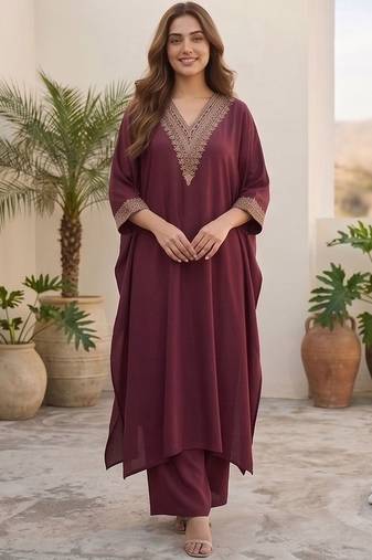 Women Ethnic Motifs Embroidered Regular Thread Work Kurta with Trousers