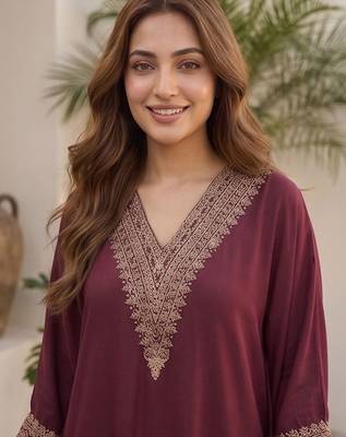 Women Ethnic Motifs Embroidered Regular Thread Work Kurta with Trousers 3