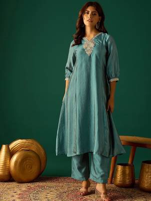 Women Ethnic Motifs Printed Kurta with Palazzo 1