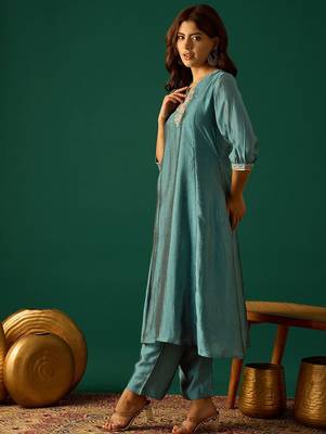 Women Ethnic Motifs Printed Kurta with Palazzo 4