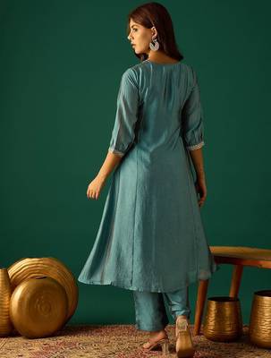 Women Ethnic Motifs Printed Kurta with Palazzo 5