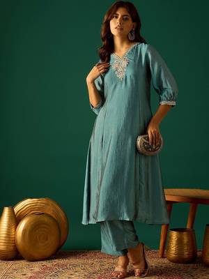 Women Ethnic Motifs Printed Kurta with Palazzo 6