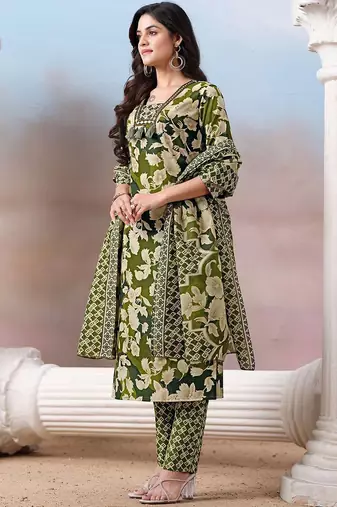 Women Floral Printed Regular Kurta with Trousers & With Dupatta