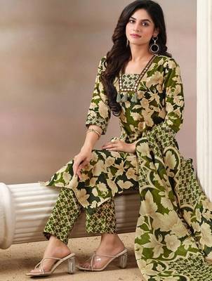Women Floral Printed Regular Kurta with Trousers & With Dupatta 6
