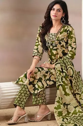 Women Floral Printed Regular Kurta with Trousers & With Dupatta