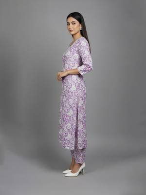 Women Floral Printed Regular  Cotton Kurta with Trousers & With Dupatta 3