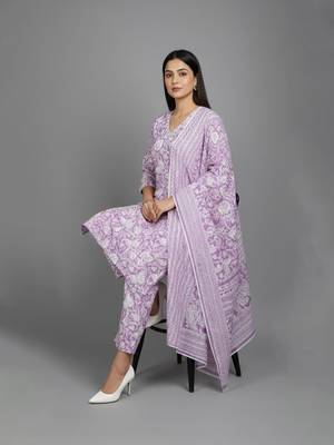 Women Floral Printed Regular  Cotton Kurta with Trousers & With Dupatta 5