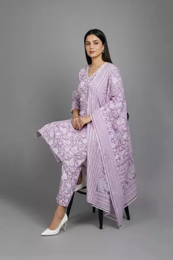 Women Floral Printed Regular  Cotton Kurta with Trousers & With Dupatta