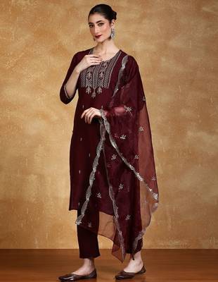 Women Floral Embroidered Kurta with Trousers & Dupatta 5
