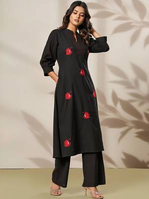 Women Ethnic Motifs Embroidered Panelled Thread Work Kurta with Palazzos 3