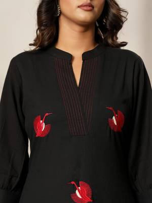 Women Ethnic Motifs Embroidered Panelled Thread Work Kurta with Palazzos 5
