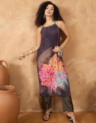 Women Floral Printed Kurta with Trousers 5