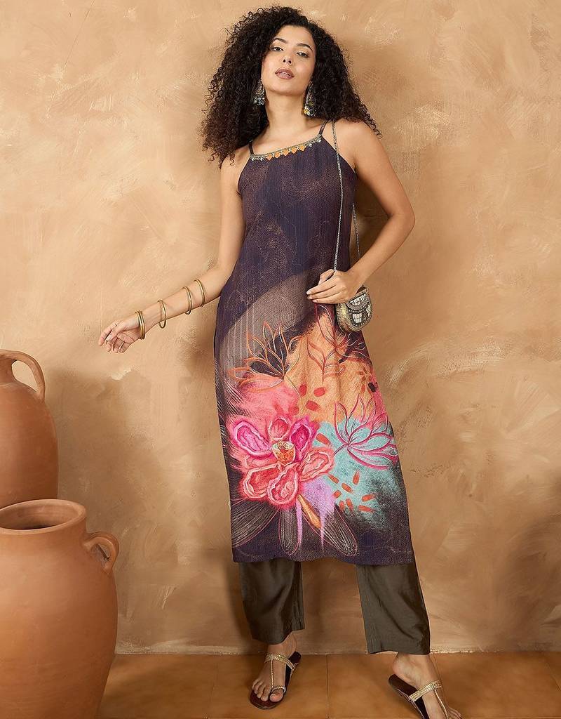 Women Floral Printed Kurta with Trousers