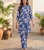Women Printed Regular Kurta with Trousers