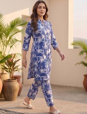 Women Printed Regular Kurta with Trousers 2