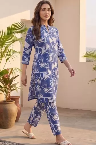 Women Printed Regular Kurta with Trousers