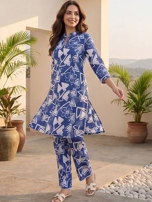 Women Printed Regular Kurta with Trousers 7