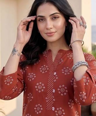 Women Ethnic Motifs Printed Regular Kurta with Trousers 3