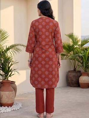 Women Ethnic Motifs Printed Regular Kurta with Trousers 7