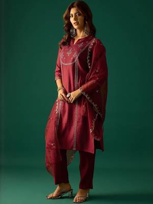 Women Ethnic Motifs Printed Kurta with Trouser & Dupatta 3