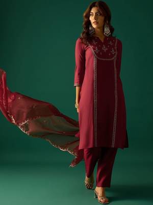 Women Ethnic Motifs Printed Kurta with Trouser & Dupatta 5