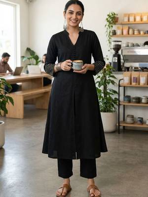 Mandarin Collar A-Line Kurta With Trousers 1