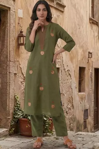Women Ethnic Motifs Embroidered Regular Thread Work Kurta with Trousers