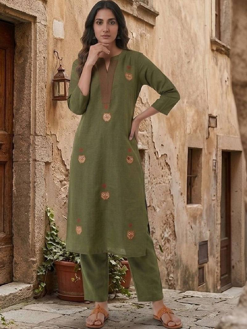Women Ethnic Motifs Embroidered Regular Thread Work Kurta with Trousers