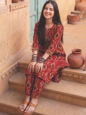 Women Printed Regular Pure Cotton Kurta with Trousers 6