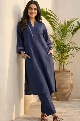 Women Ethnic Motifs Embroidered Regular Thread Work Kurta with Trousers