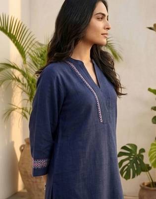 Women Ethnic Motifs Embroidered Regular Thread Work Kurta with Trousers 2