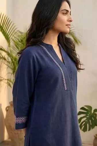 Women Ethnic Motifs Embroidered Regular Thread Work Kurta with Trousers