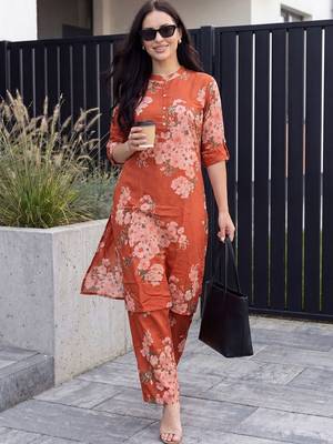 Women Floral Printed Regular Kurta with Palazzos 1